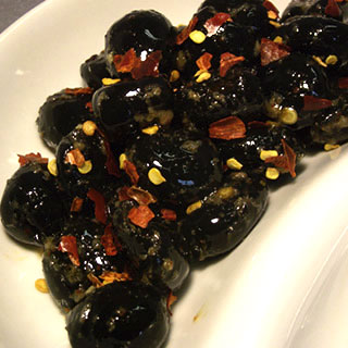 ホットチリブラックオリーブ 100g OliveMarket